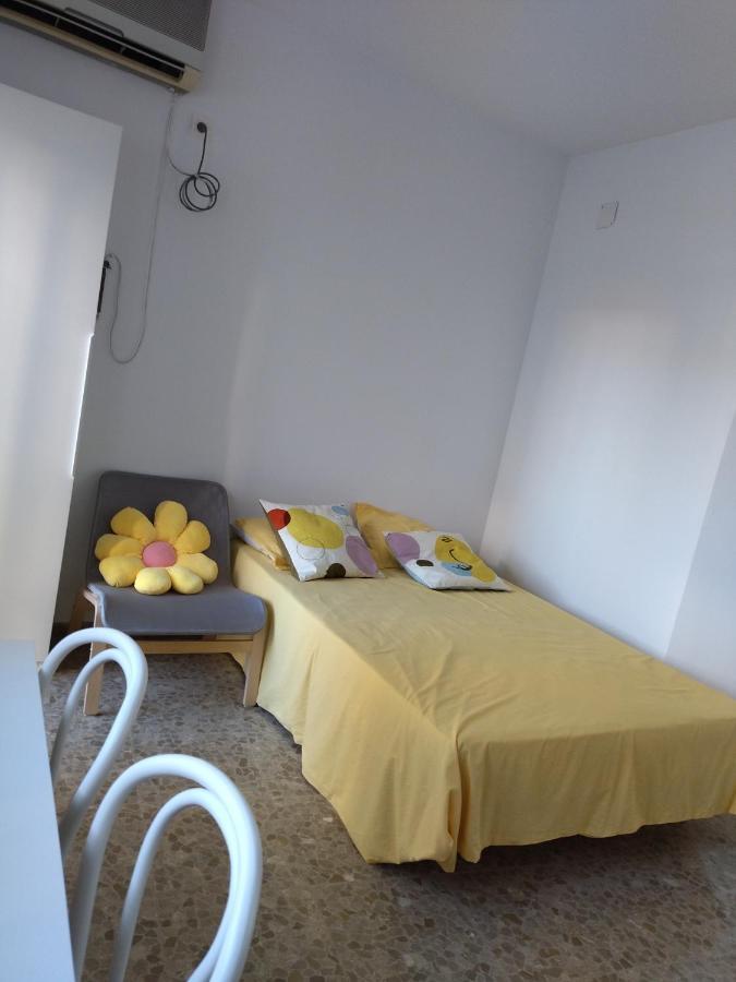 Alojamiento -Estudio Centro Dos Hermanas Εξωτερικό φωτογραφία
